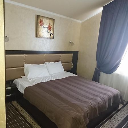 Mishel Plus Hotell Kharkiv Eksteriør bilde
