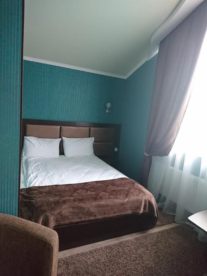 Mishel Plus Hotell Kharkiv Eksteriør bilde