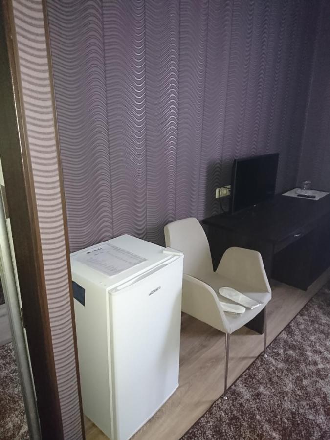 Mishel Plus Hotell Kharkiv Eksteriør bilde