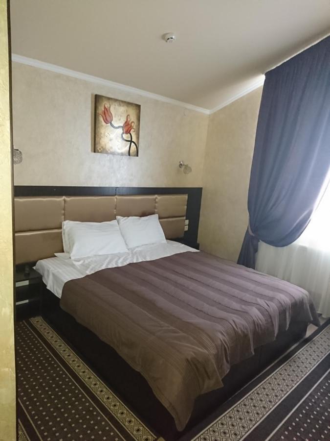 Mishel Plus Hotell Kharkiv Eksteriør bilde