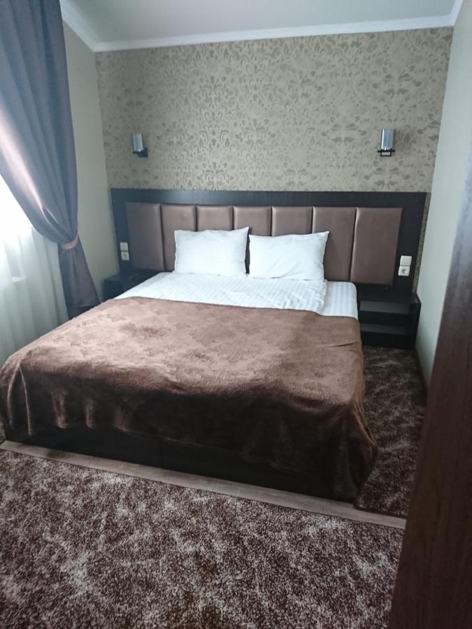 Mishel Plus Hotell Kharkiv Eksteriør bilde