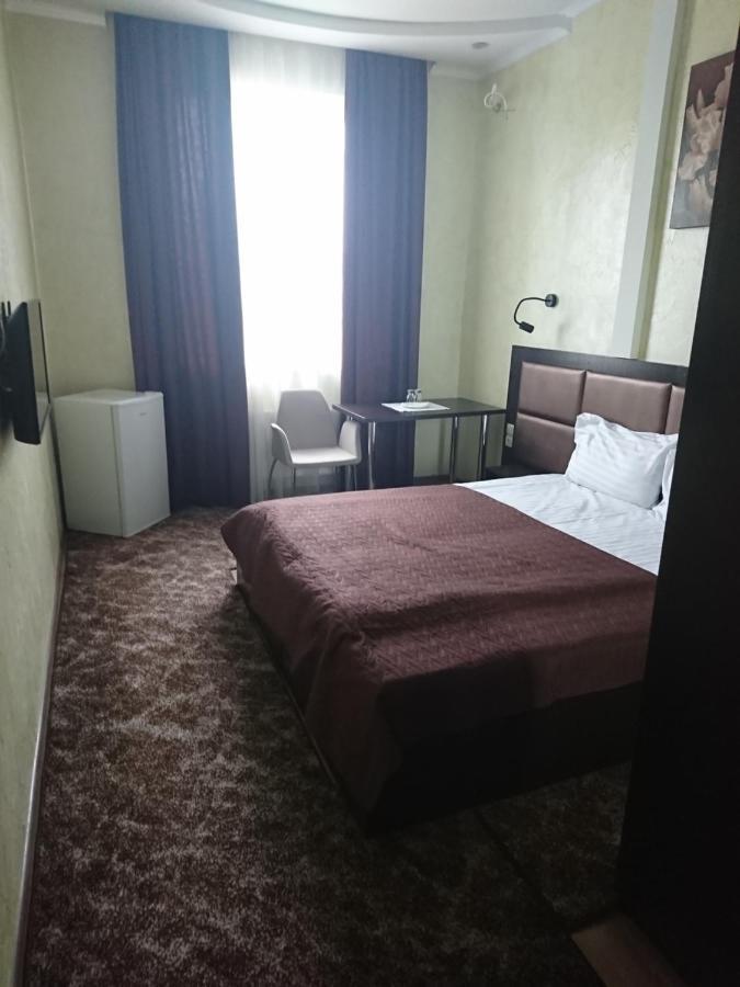 Mishel Plus Hotell Kharkiv Eksteriør bilde