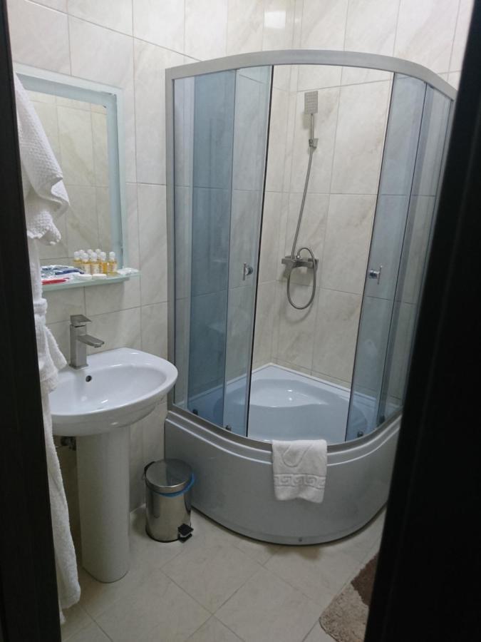 Mishel Plus Hotell Kharkiv Eksteriør bilde