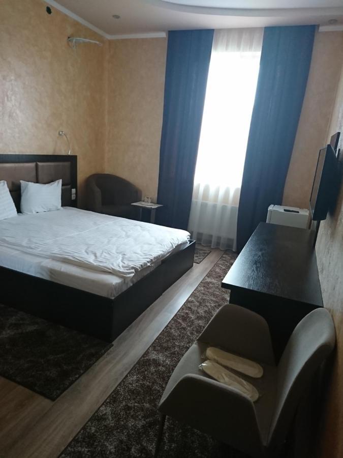 Mishel Plus Hotell Kharkiv Eksteriør bilde