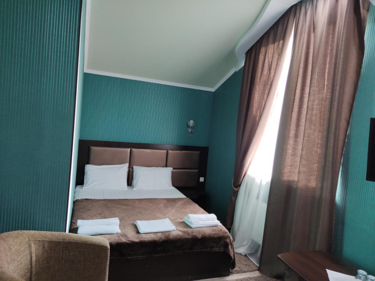 Mishel Plus Hotell Kharkiv Eksteriør bilde
