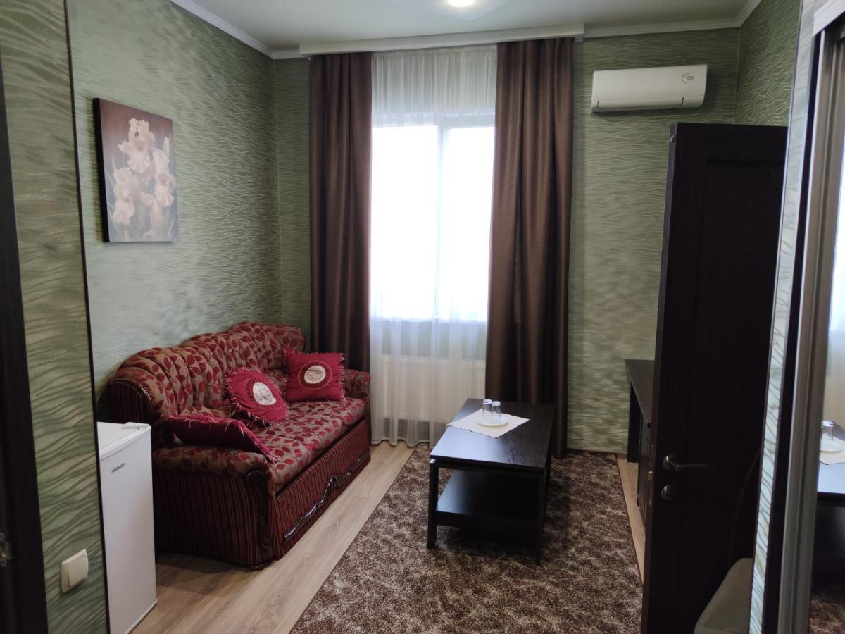 Mishel Plus Hotell Kharkiv Eksteriør bilde