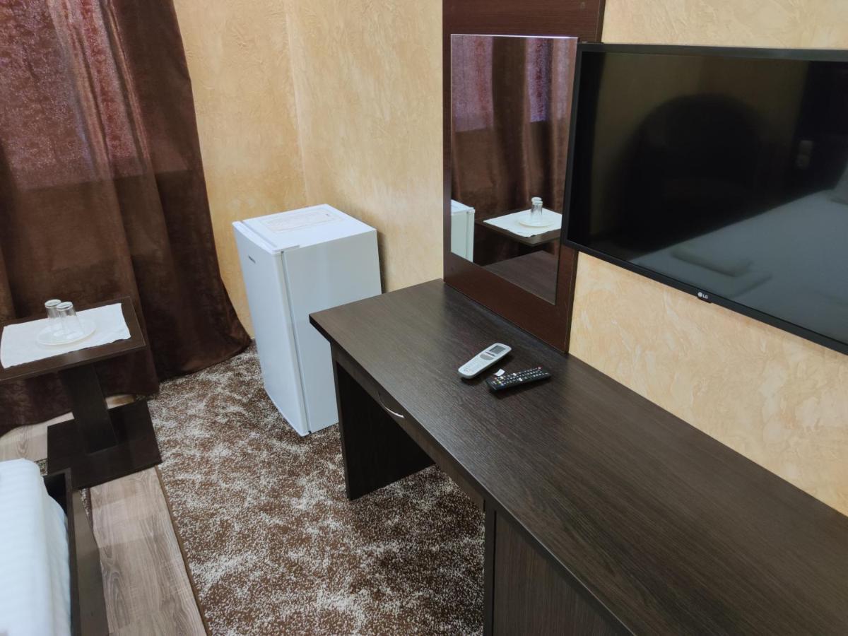 Mishel Plus Hotell Kharkiv Eksteriør bilde