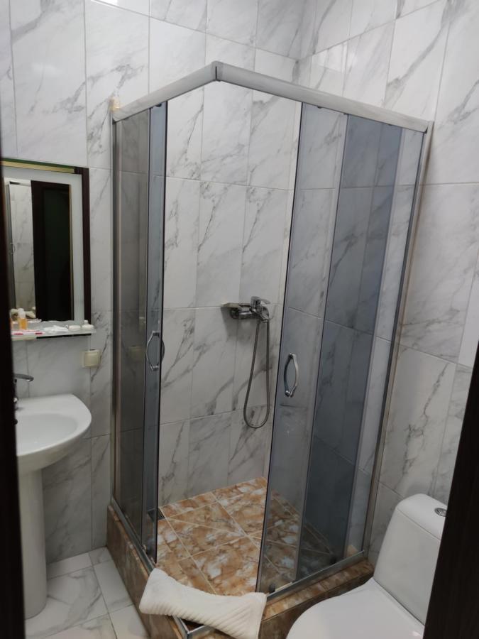 Mishel Plus Hotell Kharkiv Eksteriør bilde