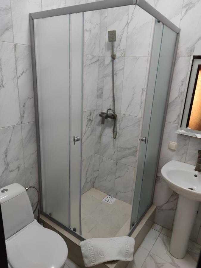 Mishel Plus Hotell Kharkiv Eksteriør bilde